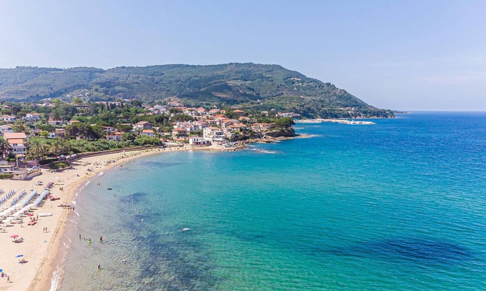 Laureana Cilento House | Stylish and high quality vacation home on the hill of Laureana Cilento with beautiful sea view.