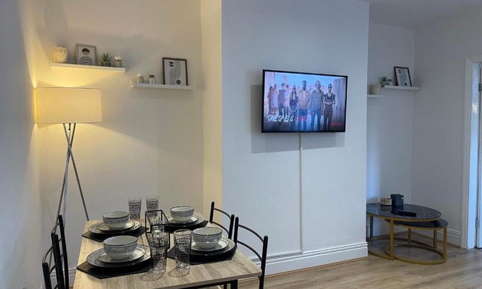 Newcastle-upon-Tyne Apartment | Stylish and Modern 3 bed Apartment with FREE PARKING,