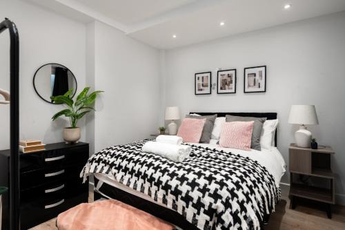 Tollington Apartment | Stylish and Modern 2 Bedroom Flat, Finsbury Park, Sleeps up to 6 guests 3 double beds, Near Emirates Stadium