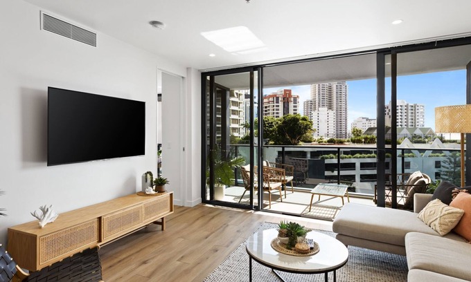 Broadbeach Apartment | Stylish and Modern Oracle 2 Bedroom Apartment with FREE WIFI - CoastHM