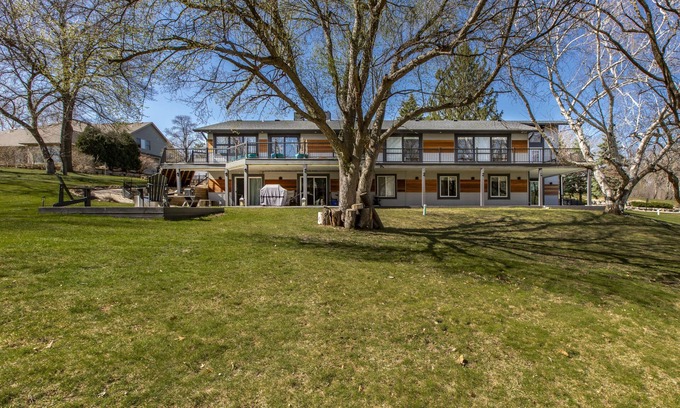 Rochester House | Stylish and spacious house Near Mayo Clinic