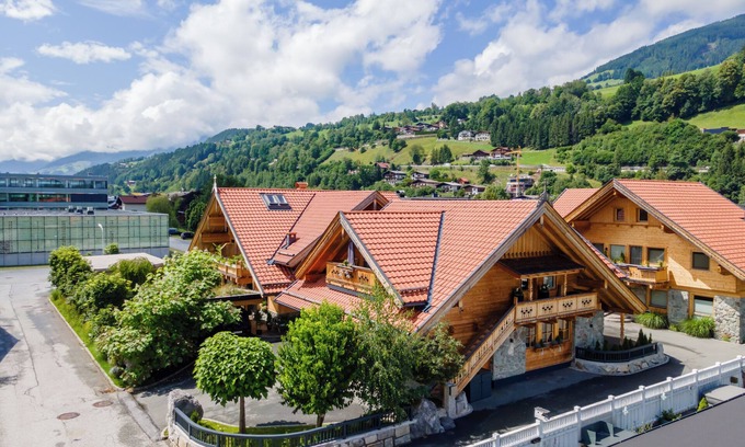 Mittersill Apartment | Stylish apartment, central, near the ski bus