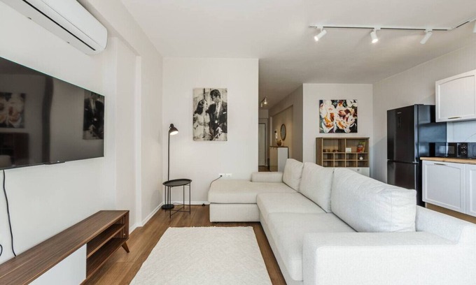 Vlore Apartment | Stylish Apartment in Lungomare with Sea View