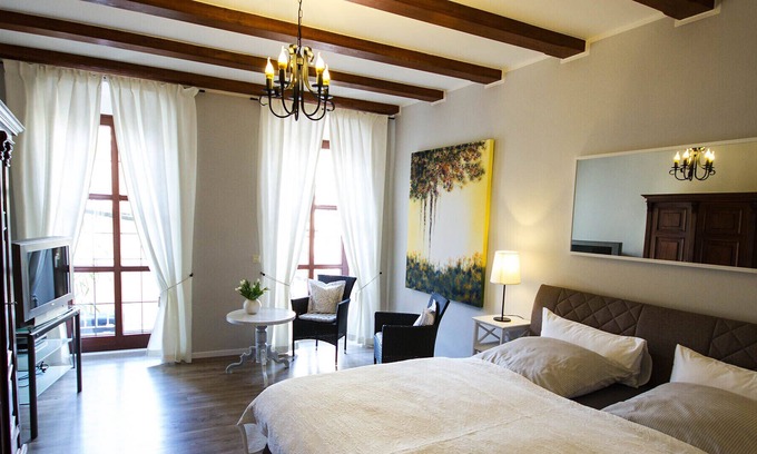 Altstadt Apartment | Stylish apartment with garden in the old town of Goerlitz, ideal for couples