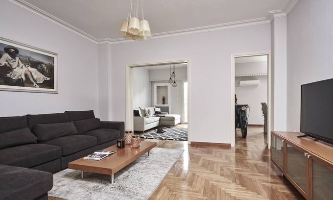 Mousio Apartment | Stylish Apt in the City Center