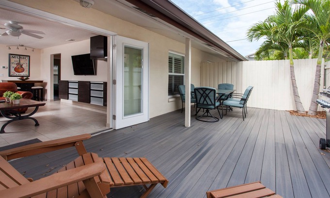 Indian Rocks Beach Condo | Stylish Beach Retreat Right Across Street From Beach & Gulf of Mexico in IRB!