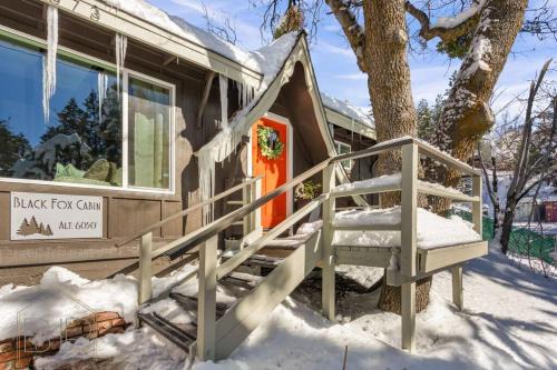 Arrowbear Lake House | Stylish Black Fox Cabin