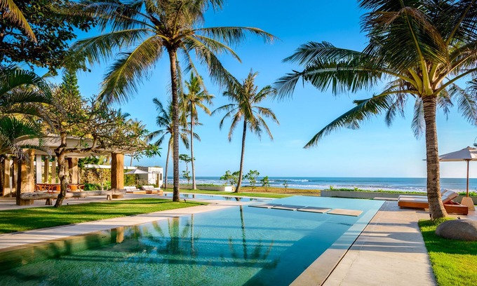 Kediri House | Stylish Black Sand Beachfront Villa with Pool