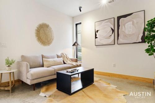 Montopolis House | Stylish Boho Loft w Free Prkg with Luxurious King Bed