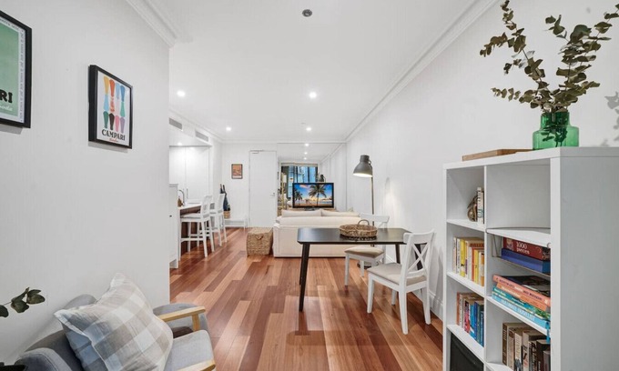 Kings Cross Apartment | Stylish City Escape with Private Courtyard