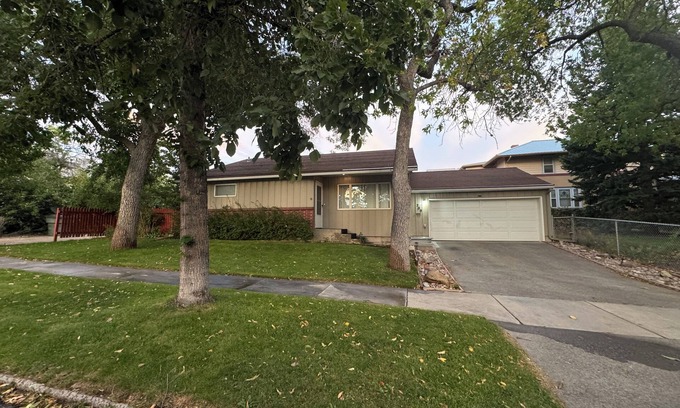 Great Falls House | Stylish Comfort in the Heart of the City"