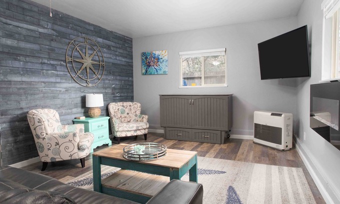 Crescent City Cottage | Stylish comfort located just 10 minutes away from Park & River