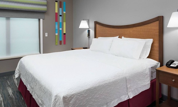 Skokie House | Stylish & Comfortable King Suite! Pool, Gym