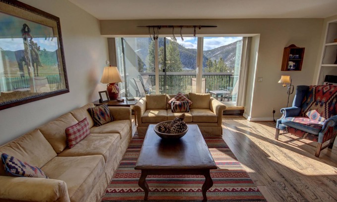 Keystone Condo | Stylish Condo Fully Equipped Kitchen, Fireplace