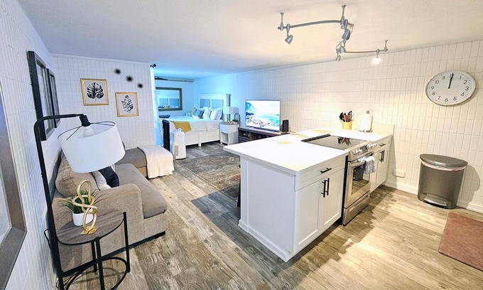 Punaluu Apartment | Stylish Condo Steps to Beach