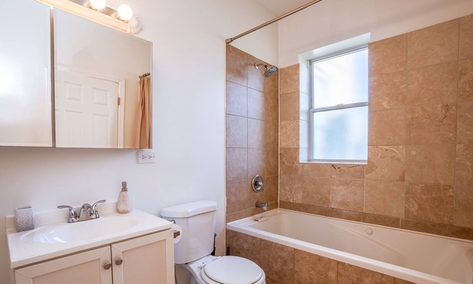 Woodlawn Condo | Stylish Condo