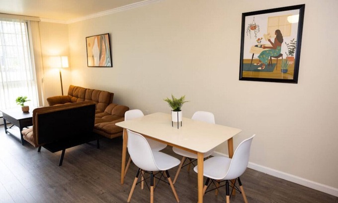 Ferndale Apartment | Stylish cozy 1 Bedroom Apartment in Ferndale MI