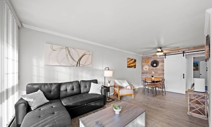 Ferndale Apartment | Stylish cozy 1 Bedroom Apartment in Ferndale MI