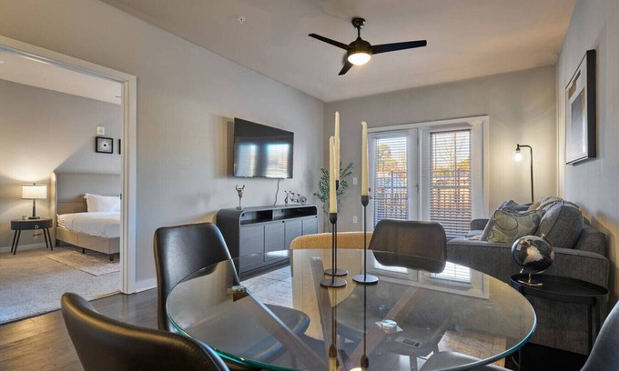 Clayton Apartment | Stylish, Cozy 2BD Apt Near DT Clayton | Pool | Gym