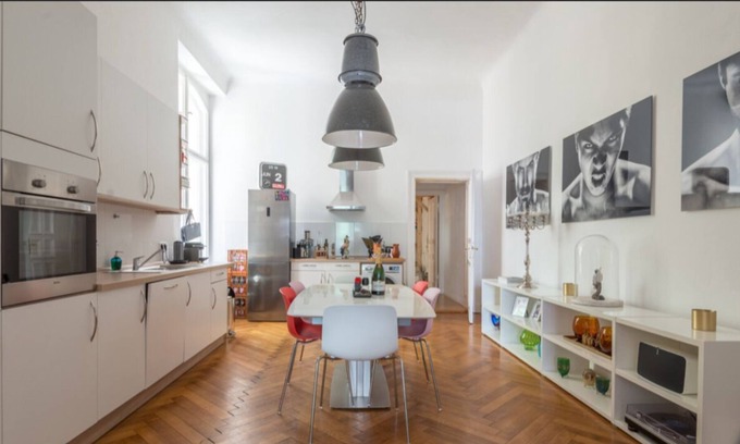West Berlin Centre Apartment | Stylish design apartment 120sqm directly on Savignyplatz near Ku'damm