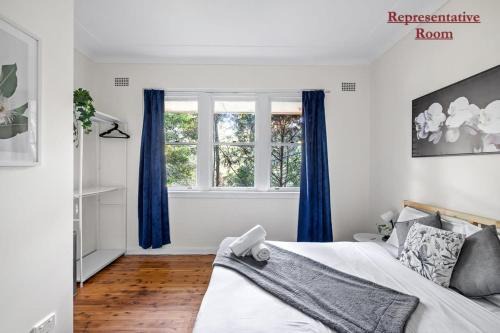 Killara House | Stylish Double Room - Seconds to Transport & Shops - Shared Bathroom