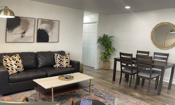 Peachtree Center Condo | Stylish downtown condo with amazing views.