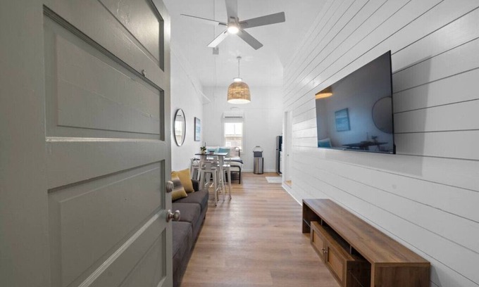 Galveston Apartment | Stylish Downtown Loft, Walk to The Strand