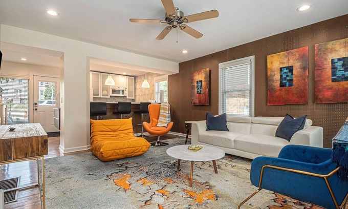 Dundee-Happy Hollow Historic District House | Stylish Dundee Home 4min UNMC, 15min CHI Center
