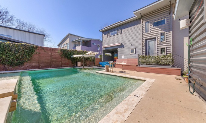 Govalle House | Stylish East Austin Resort-style property: 5/3 main house with a 2/2 guest house