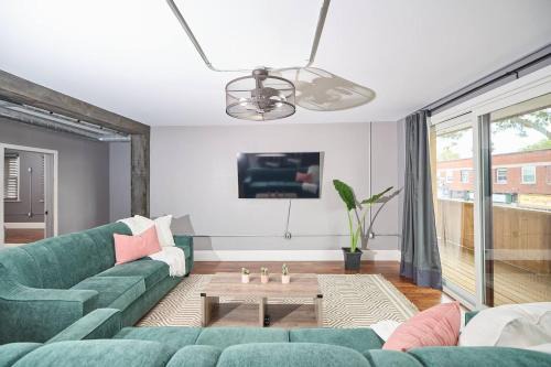 Downtown Niagara Falls Apartment | Stylish Escape By The Falls 6-8
