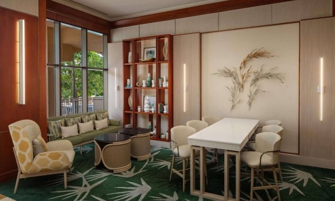 St. Petersburg - Clearwater Hotel | Stylish Escape near Downtown | Lakefront + Pool + Parking | 3 Units
