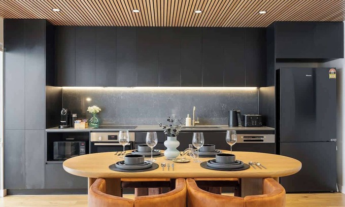 West End Apartment | Stylish Escape: Walk to River, Dining & Shops