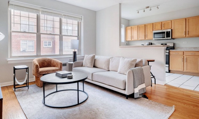Evanston Apartment | Stylish Evanston 2BR w/ Courtyard, nr Northwestern Beach, by Blueground