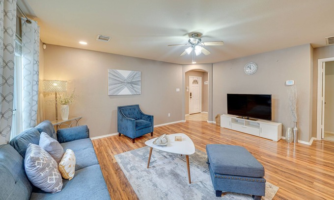 West San Antonio House | Stylish Family Home: 3 Mi to SeaWorld San Antonio!