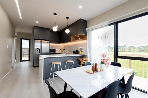 Massey Villa | Stylish Family Parkside Escape near Westgate