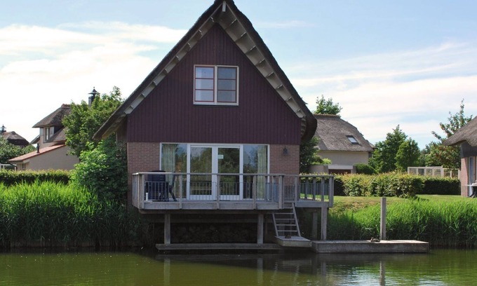 Makkum Cabin | Stylish fisher's villa at the water
