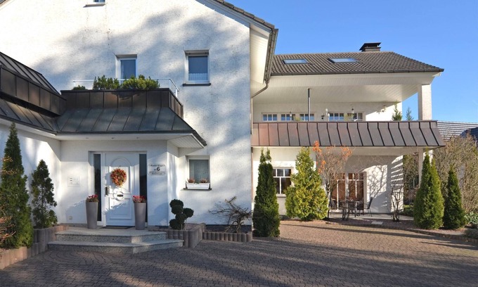 Madfeld Apartment | Stylish flat in Madfeld with private terrace