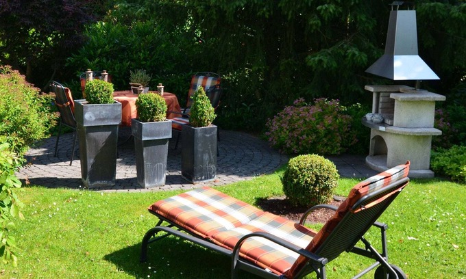 Madfeld Apartment | Stylish flat in Madfeld with private terrace