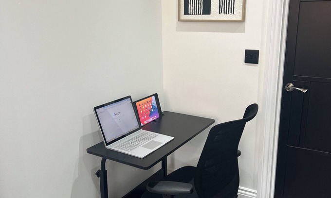 Squirrel's Heath Apartment | Stylish Flat in London, sleeps 4n