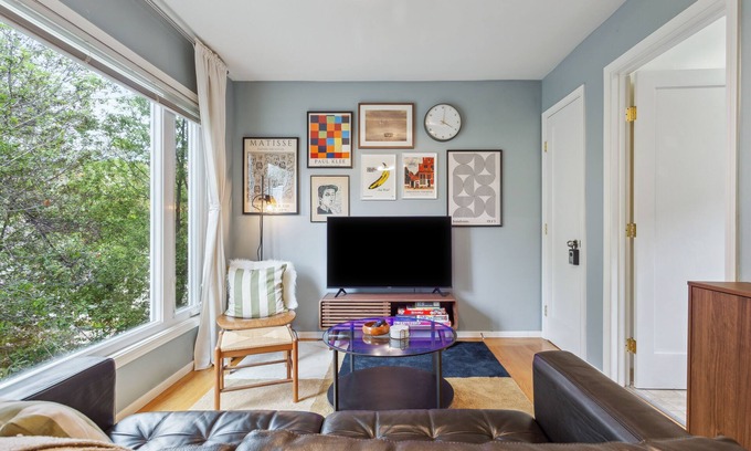 Albany Apartment | Stylish Flat with Free Parking in Downtown Albany