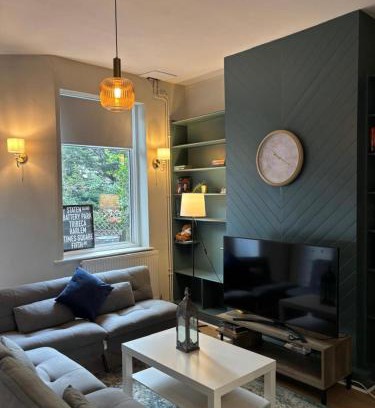 Plumstead House | Stylish Four-Bed Haven Near Greenwich