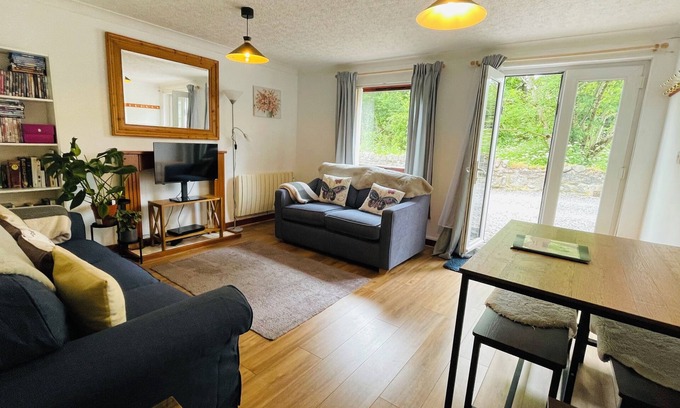 Lewiston Apartment | Stylish Garden Flat Near Loch Ness