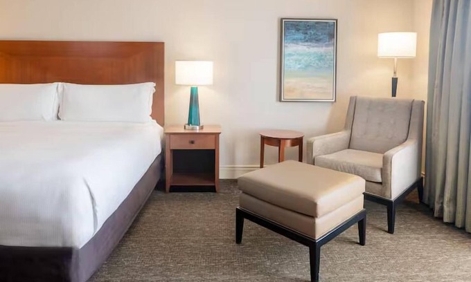 St. Petersburg - Clearwater Hotel | Stylish Getaway near Downtown | Waterfront Dining, Pool | 2 Units