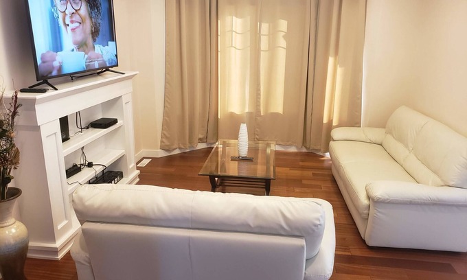 Timberlea Apartment | Stylish Heritage 5 BR House Ideal For Long Stays - With Jacuzzi