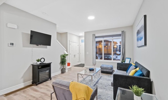 Southwest Edmonton House | Stylish Home Base for Short or Long Stays