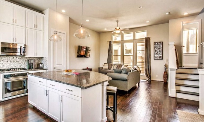 Tobin Hill House | Stylish Home by Riverwalk + Downtown/Sleeps 10