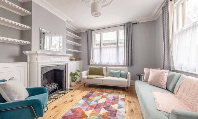 Windsor House | Stylish Home Central Windsor-Walk 2 All The Sights