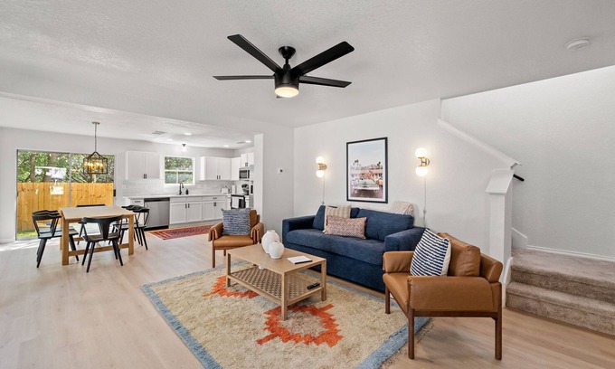 Maverick Creek House | Stylish home near UTSA, La Cantera, The Rim, and Six Flags