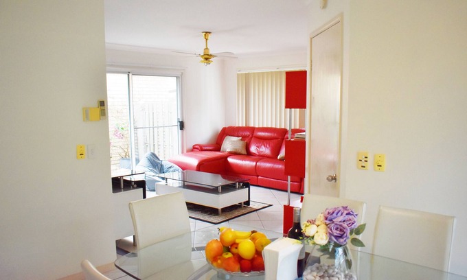 Parkwood House | Stylish home on holiday , pet friendly