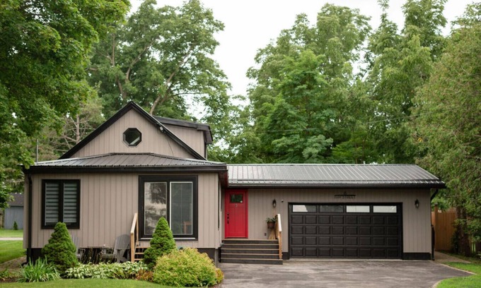 Prince Edward House | Stylish home with gym! Walk to downtown Picton